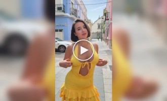 Желтое платье