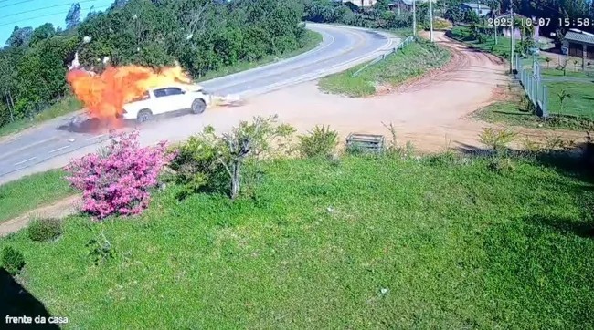 Огненное ДТП в Бразилии (2 фото + 1 видео)