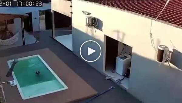 Отец героически спас двух тонущих детей