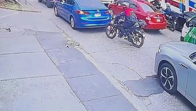 "Просто затекли ноги" (3 фото + 3 видео)