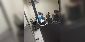 В Колумбии мать избила сына прямо в полицейском участке