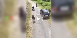 Двое на мотоцикле пытались ограбить прохожего, но неудачно