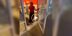 Девушка дала отпор задире